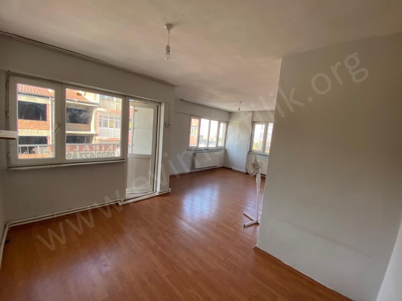 KÜLAHOĞLU GAYRİMENKULDEN DENİZLİ MERKEZEFENDİ SARAYLARDA KİRALIK ARA KAT DAİRE 