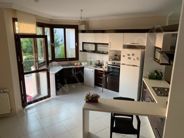 Karaova Mah. Kuşadası Kiralık Müstakil Ev |  8+ Oda | 4500M2 Aylık 250.000Tl Eşyalı  | Merkezi Isınma | 11 Banyo | 11 Yatak Odası Resim-3