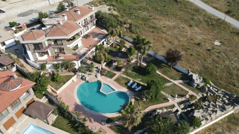 Karaova Mah. Kuşadası Kiralık Müstakil Ev |  8+ Oda | 4500M2 Aylık 250.000Tl Eşyalı  | Merkezi Isınma | 11 Banyo | 11 Yatak Odası Resim-5