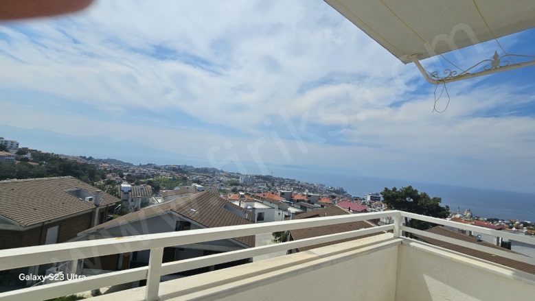 Kadınlar Denizi Mah. Kuşadası Satılık Daire |  3+1 Oda | 130M2 6.500.000Tl  Krediye Uygun  | 5. Kat | Doğalgaz(Kombi) | 1 Banyo | 3 Yatak Odası Resim-1