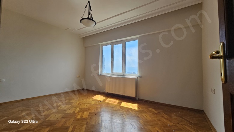 Kadınlar Denizi Mah. Kuşadası Satılık Daire |  3+1 Oda | 130M2 6.500.000Tl  Krediye Uygun  | 5. Kat | Doğalgaz(Kombi) | 1 Banyo | 3 Yatak Odası Resim-4