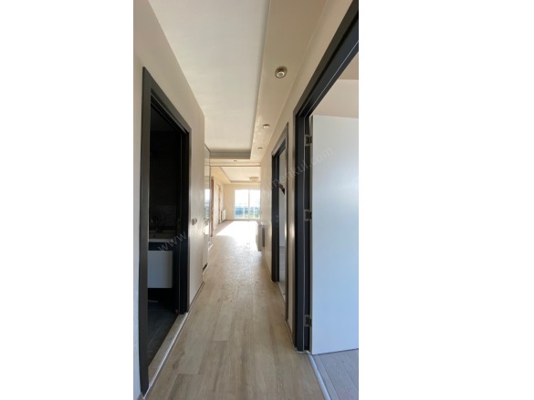 50. Yıl Mah. Yenişehir Satılık Daire |  3+1 Oda | 140M2 5.999.000Tl  Krediye Uygun  | 1. Kat | Doğalgaz(Kombi) | 2 Banyo Resim-1