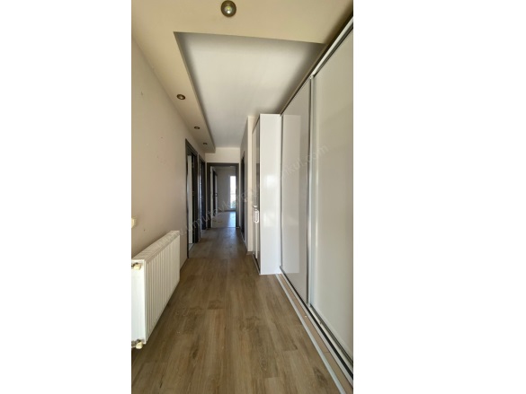 50. Yıl Mah. Yenişehir Satılık Daire |  3+1 Oda | 140M2 5.999.000Tl  Krediye Uygun  | 1. Kat | Doğalgaz(Kombi) | 2 Banyo Resim-3