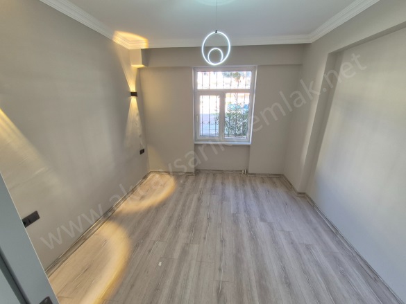 Altınkum Mah. Edremit Satılık Daire |  3+1 Oda | 145M2 4.190.000Tl  Krediye Uygun  | Yüksek Giriş | Doğalgaz(Kombi) | 1 Banyo | 3 Yatak Odası Resim-5