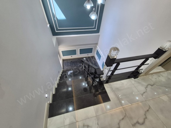 Zeytinli Mah. Edremit Satılık Villa |  4+1 Oda | 210M2 15.500.000Tl  Krediye Uygun  | Doğalgaz(Kombi) | 3 Banyo | 2 Yatak Odası Resim-3