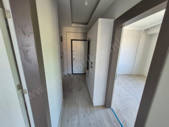 Tuzcumurat Mah. Edremit Satılık Daire |  2+1 Oda | 100M2 3.200.000Tl | 3. Kat | Doğalgaz(Kombi) | 1 Banyo | 1 Yatak Odası Resim-2