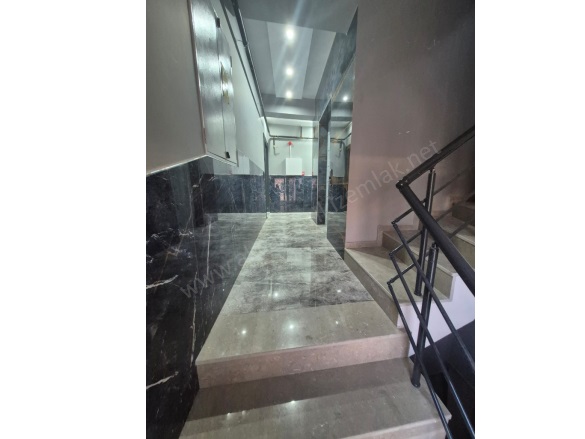 Tuzcumurat Mah. Edremit Satılık Daire |  2+1 Oda | 114M2 3.750.000Tl | Yüksek Giriş | Doğalgaz(Kombi) | 1 Banyo | 1 Yatak Odası Resim-4