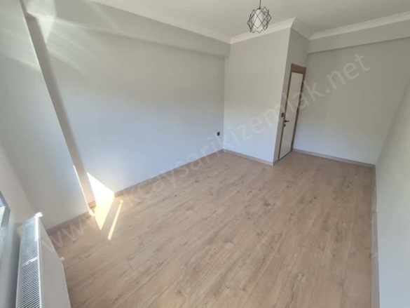 Güre Mah. Edremit Satılık Daire |  2+1 Oda | 90M2 6.500.000Tl | Yüksek Giriş | Kat Kaloriferi | 1 Banyo | 2 Yatak Odası Resim-4