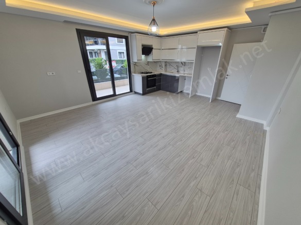 Altınkum Mah. Edremit Satılık Daire |  2+1 Oda | 85M2 4.950.000Tl  Krediye Uygun  | Yüksek Giriş | Doğalgaz(Kombi) | 1 Banyo | 2 Yatak Odası Resim-2
