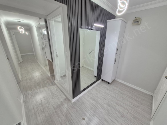 Akçay Mah. Edremit Satılık Daire |  3+1 Oda | 130M2 4.850.000Tl  Krediye Uygun  | 2. Kat | Doğalgaz(Kombi) | 1 Banyo | 3 Yatak Odası Resim-3