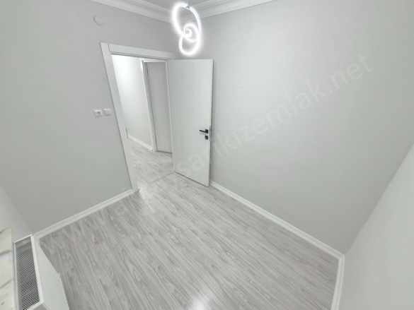 Akçay Mah. Edremit Satılık Daire |  3+1 Oda | 130M2 4.850.000Tl  Krediye Uygun  | 2. Kat | Doğalgaz(Kombi) | 1 Banyo | 3 Yatak Odası Resim-4