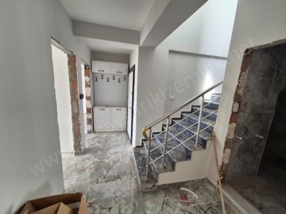 Tuzcumurat Mah. Edremit Satılık Daire |  3+1 Oda | 201M2 4.000.000Tl | 3. Kat | Doğalgaz(Kombi) Resim-2