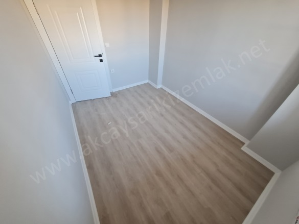 Eroğlan Mah. Edremit Satılık Daire |  2+1 Oda | 85M2 3.950.000Tl | 1. Kat | Yerden Isıtma | 1 Banyo | 1 Yatak Odası Resim-4
