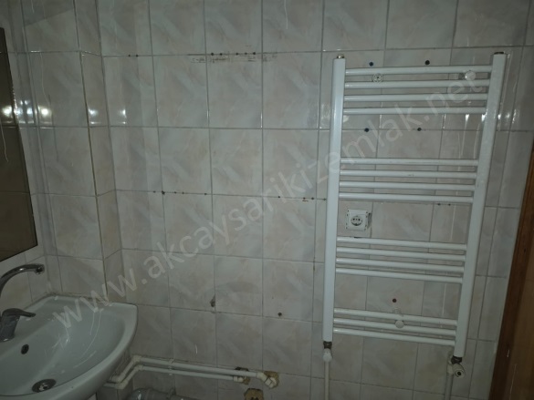 Hamidiye Mah. Edremit Kiralık Daire |  3+1 Oda | 150M2 Aylık 21.000Tl | 3. Kat | Doğalgaz(Kombi) | 1 Banyo | 1 Yatak Odası Resim-3