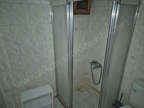Hamidiye Mah. Edremit Kiralık Daire |  3+1 Oda | 150M2 Aylık 21.000Tl | 3. Kat | Doğalgaz(Kombi) | 1 Banyo | 1 Yatak Odası Resim-5