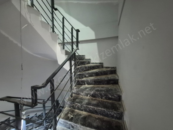 Hamidiye Mah. Edremit Satılık Daire |  3+1 Oda | 150M2 6.500.000Tl | 3. Kat | Yerden Isıtma | 2 Banyo | 1 Yatak Odası Resim-2