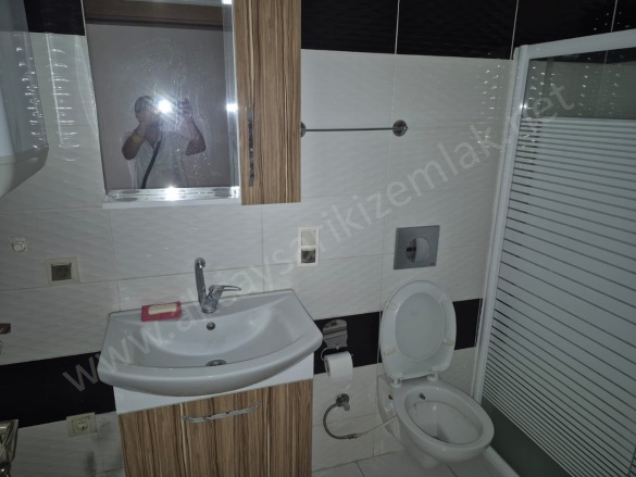 Hamidiye Mah. Edremit Kiralık Daire |  1+1 Oda | 85M2 Aylık 23.000Tl | 3. Kat | Doğalgaz(Kombi) | 1 Banyo | 1 Yatak Odası Resim-3