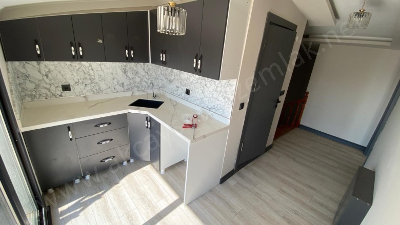 Güre Mah. Edremit Satılık Villa |  5+1 Oda | 170M2 25.000.000Tl | Tripleks | Yerden Isıtma | 3 Banyo | 5 Yatak Odası Resim-3