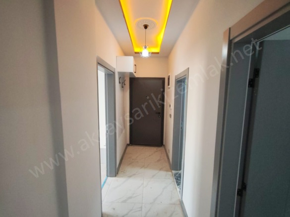 Tuzcumurat Mah. Edremit Satılık Daire |  2+1 Oda | 110M2 3.400.000Tl | Yüksek Giriş | Doğalgaz(Kombi) | 1 Banyo | 1 Yatak Odası Resim-4