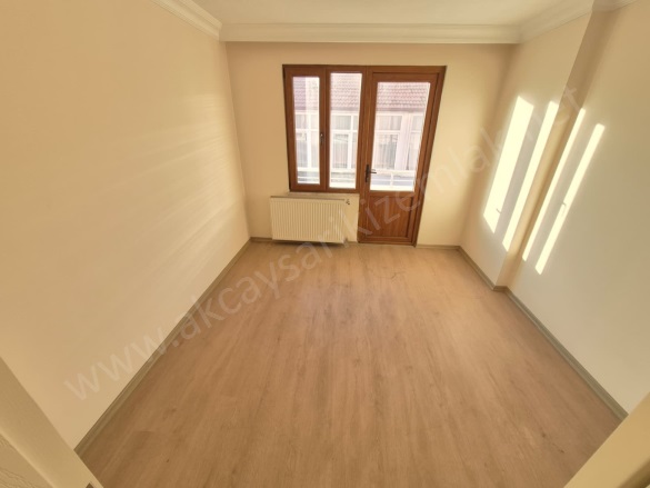 Akçay Mah. Edremit Satılık Daire |  3+1 Oda | 160M2 7.950.000Tl  Krediye Uygun  | 2. Kat | Doğalgaz(Kombi) | 2 Banyo | 3 Yatak Odası Resim-4