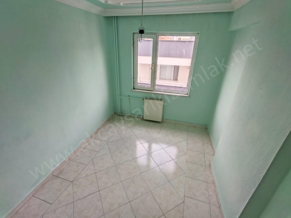 Hamidiye Mah. Edremit Kiralık Daire |  3+1 Oda | 145M2 Aylık 22.000Tl | 5. Kat | Merkezi Isınma | 1 Banyo | 1 Yatak Odası Resim-2