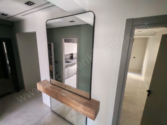 Cumhuriyet Mah. Edremit Satılık Daire |  3+1 Oda | 165M2 6.500.000Tl | 2. Kat | Doğalgaz(Kombi) | 2 Banyo | 1 Yatak Odası Resim-4