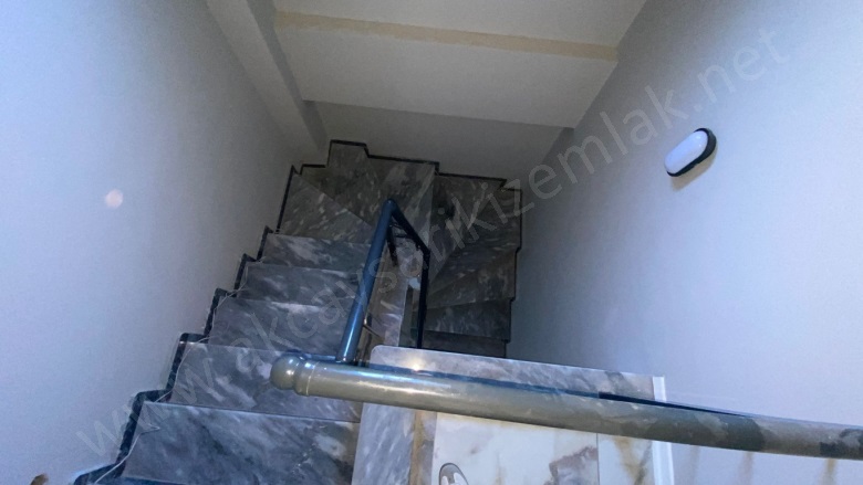 Altınoluk Mah. Edremit Satılık Daire |  4+1 Oda | 170M2 8.750.000Tl  Krediye Uygun  | Yüksek Giriş | Yerden Isıtma | 2 Banyo | 4 Yatak Odası Resim-3