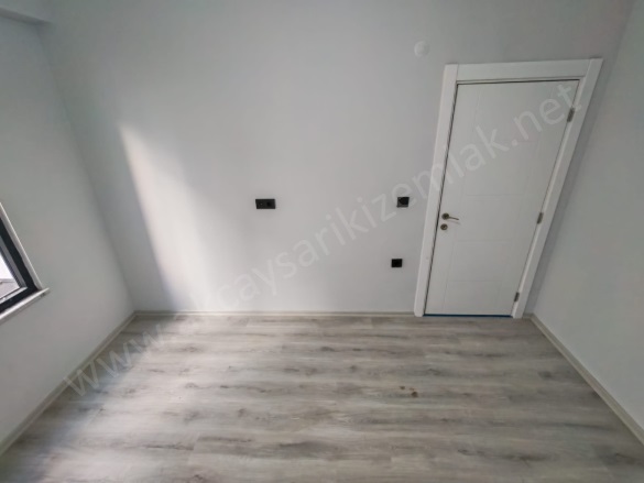 Kadıköy Mah. Edremit Satılık Daire |  2+1 Oda | 90M2 3.750.000Tl | Yüksek Giriş | Yerden Isıtma | 1 Banyo | 1 Yatak Odası Resim-3