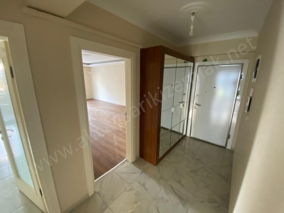 Cennetayağı Mah. Edremit Satılık Daire |  3+1 Oda | 165M2 7.000.000Tl | 2. Kat | Doğalgaz(Kombi) | 2 Banyo | 1 Yatak Odası Resim-3