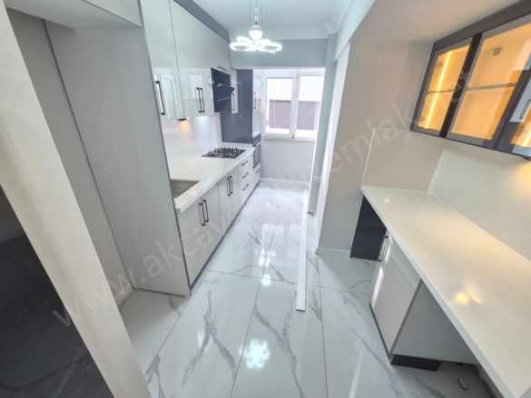 Akçay Merkezde Müstakil Tadında Full Yapılı 2+1 Satılık Daire Edremit Mah