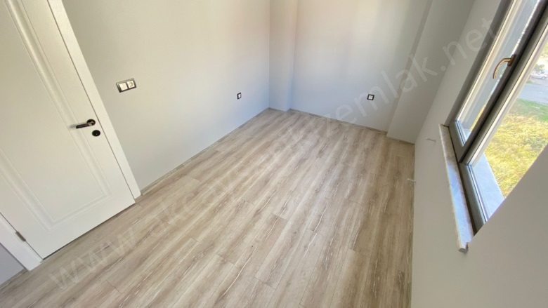 Altınkum Mah. Edremit Satılık Daire |  3+1 Oda | 150M2 5.250.000Tl  Krediye Uygun  | 3. Kat | Doğalgaz(Kombi) | 2 Banyo | 3 Yatak Odası Resim-2