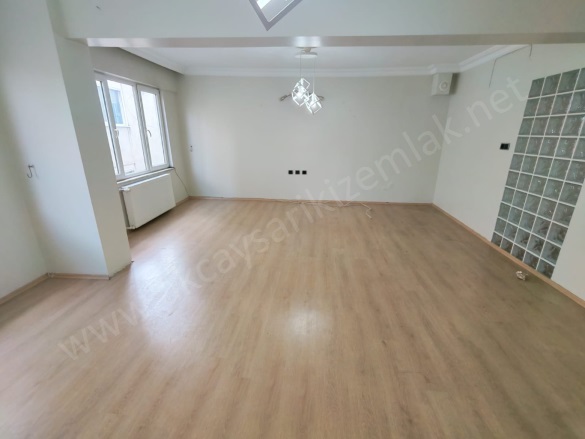 Camivasat Mah. Edremit Kiralık Daire |  2+1 Oda | 120M2 Aylık 18.000Tl | 1. Kat | Doğalgaz(Kombi) | 1 Banyo | 1 Yatak Odası Resim-3