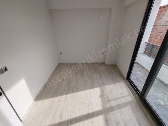 Darsofa Mah. Edremit Satılık Daire |  1+1 Oda | 65M2 2.500.000Tl | 2. Kat | Doğalgaz(Kombi) | 1 Banyo | 1 Yatak Odası Resim-3