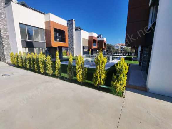 Edremit Çamlıbel Mah Satılık Villa 4+1 Denize Yürüme Mesafesinde