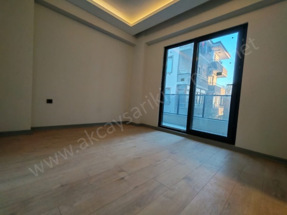 Altınkum Mah. Edremit Satılık Daire |  2+1 Oda | 110M2 4.950.000Tl | 1. Kat | Yerden Isıtma | 2 Banyo | 1 Yatak Odası Resim-2