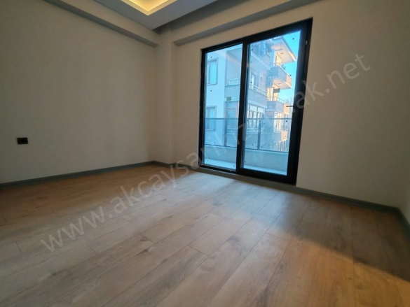 Altınkum Mah. Edremit Satılık Daire |  2+1 Oda | 110M2 4.950.000Tl | 1. Kat | Yerden Isıtma | 2 Banyo | 1 Yatak Odası Resim-4