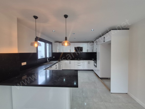 Akçay Mah. Edremit Satılık Müstakil Ev |  5+2 Oda | 295M2 25.000.000Tl  Krediye Uygun  | Müstakil | Yerden Isıtma | 4 Banyo | 5 Yatak Odası Resim-2