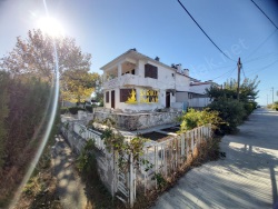 Edremit Altınoluk Mah. Satılık Villa 3+1 220 M2 | Villa | Soba | 1 Banyo | 3 Yatak Odası