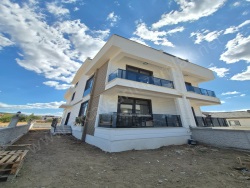 Edremit Zeytinli Mah. Satılık Villa 3+1 220 M2 | Villa | Kat Kaloriferi | 2 Banyo | 3 Yatak Odası