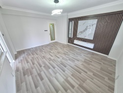 Edremit Akçay Mah. Satılık Daire 3+1 130 M2 | 2. Kat | Klima | 1 Banyo | 1 Yatak Odası