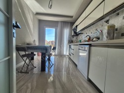 Edremit Kadıköy Mah. Satılık Daire 2+1 125 M2 | 2. Kat | Doğalgaz(Kombi) | 1 Banyo | 1 Yatak Odası