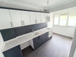 Edremit Akçay Mah. Satılık Daire 2+1 80 M2 | Giriş Katı | Doğalgaz(Kombi) | 1 Banyo | 2 Yatak Odası