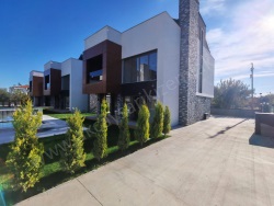 Edremit Çamlıbel Mah. Satılık Villa 4+1 220 M2 | 4 Banyo | 2 Yatak Odası