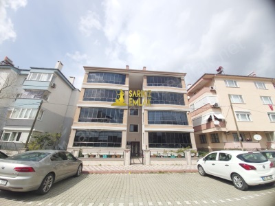 Sarıkızdan Satılık Daire Akçayda Çift Banyolu Asansörlü Ayrı Mutfak Kaloriferli 3+1 Edremit Akçay Mah