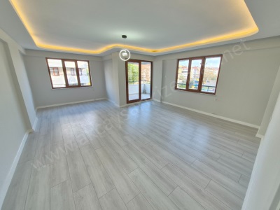 Akçay İkizçayda Satılık Daire Arakat 3+1 Full Yapılı Edremit Mah