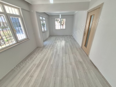 Akçay Merkezde Satılık Daire Giriş Kat 2+1 Edremit Mah