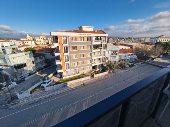 Camikebir Mah. Ezine Satılık Daire |  2+1 Oda | 70M2 3.650.000Tl  Krediye Uygun  | 5. Kat | Doğalgaz(Kombi) | 1 Banyo | 1 Yatak Odası Resim-1