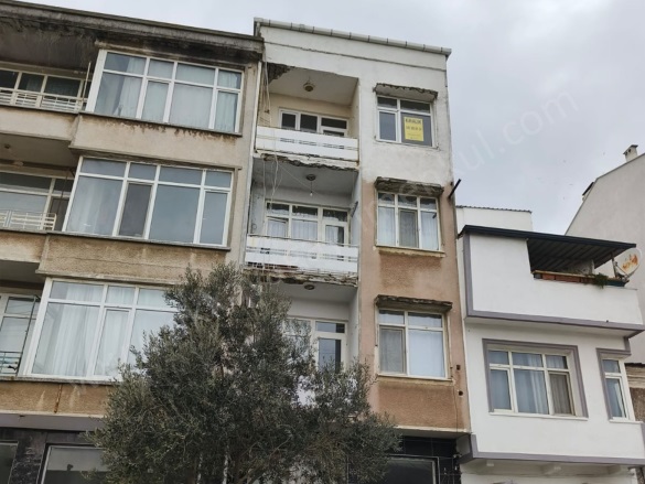 Gazi Mah. Ezine Kiralık Daire |  2+1 Oda | 90M2 Aylık 18.500Tl | 3. Kat | Doğalgaz(Kombi) | 1 Banyo | 2 Yatak Odası Resim-3
