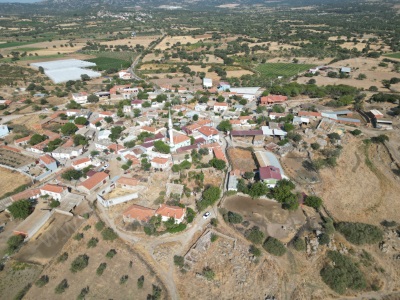 Ezine Akçakeçili Köyünde Satılık Arsa 811 M2 Villa İmarlı