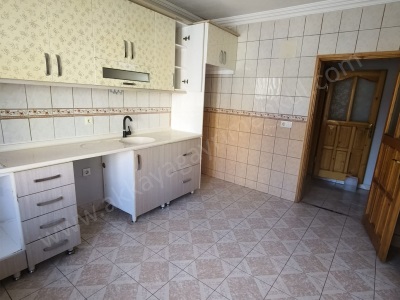 Akkaya Emlaktan Kültür Merkezi Yolunda Kiralık Müstakil Ev 2+1 Ezine Seferşah Mah